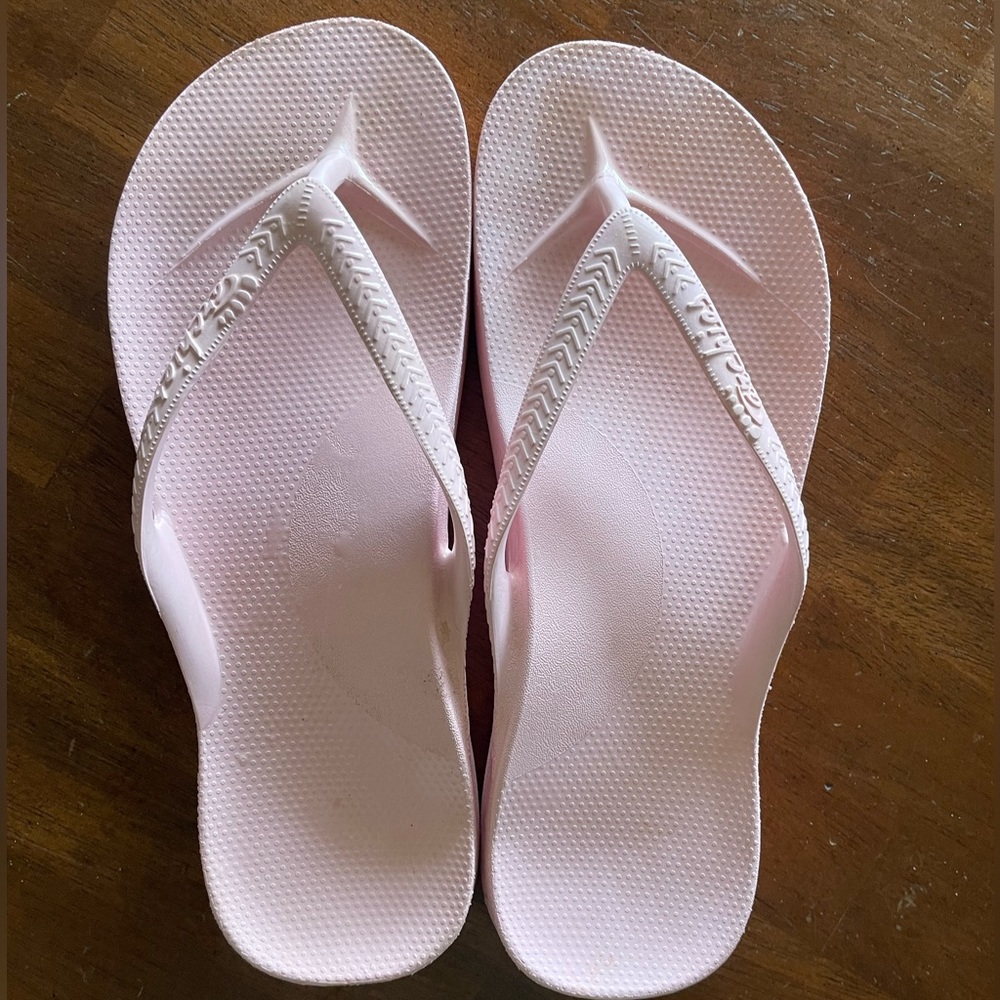 Women’s Size 7 Archie’s